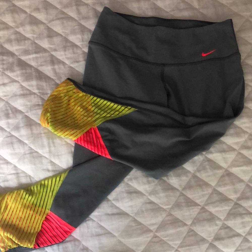 Nike Neon XS Capri gray pants